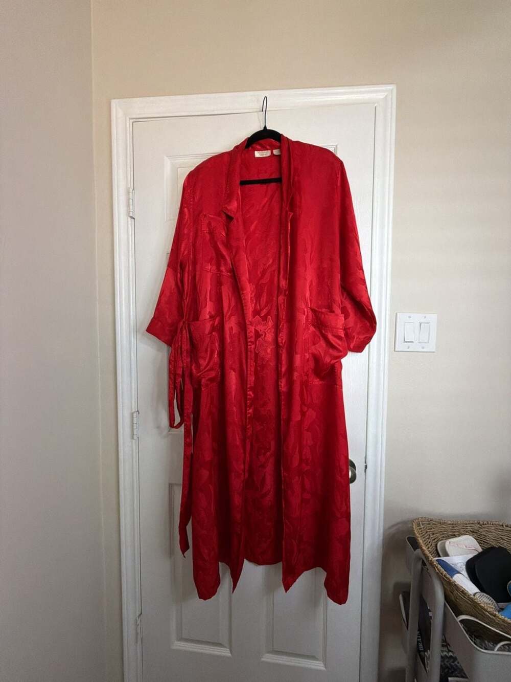 Vintage Victoria's Secret Gold Label Red Satin Jacquard Floral Robe M/L